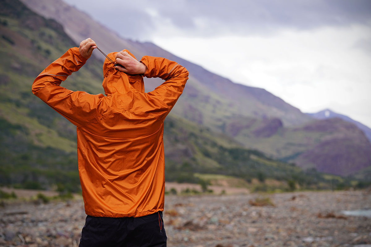 Outdoor Research Helium rain jacket (hood adjustment)