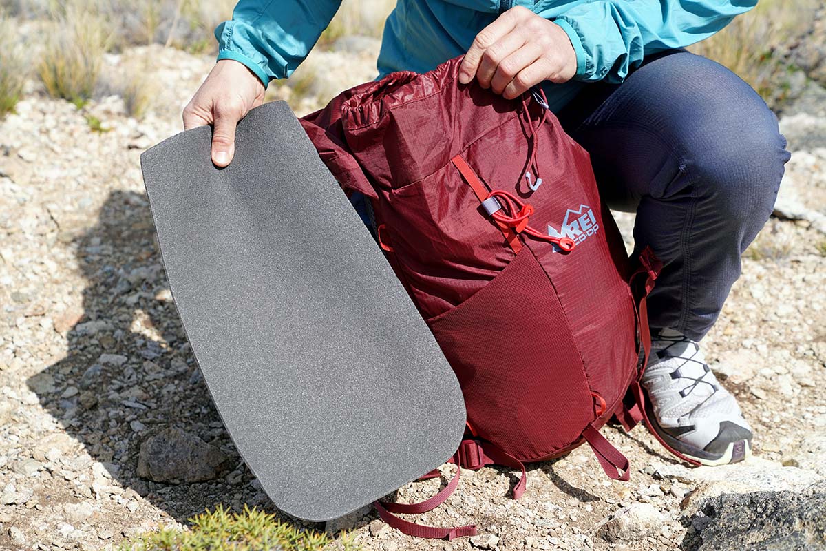 REI Flash 22 Review: Best Day Hiking Pack • Nomads With A Purpose