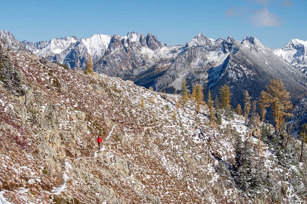 Salomon X Ultra Winter CS WP 2 winter boot (hiker in front of mountain skyline)