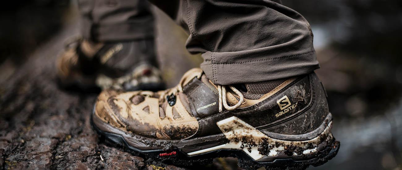 Salomon Quest 4 GTX hiking boot (hiking over wet log)