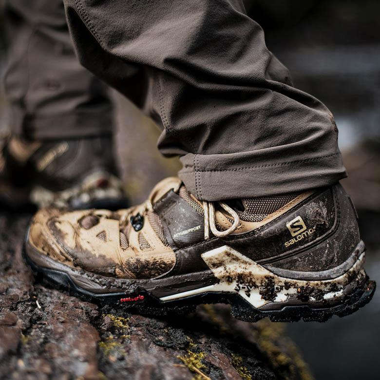 Salomon Quest 4 GTX hiking boot (hiking over wet log)