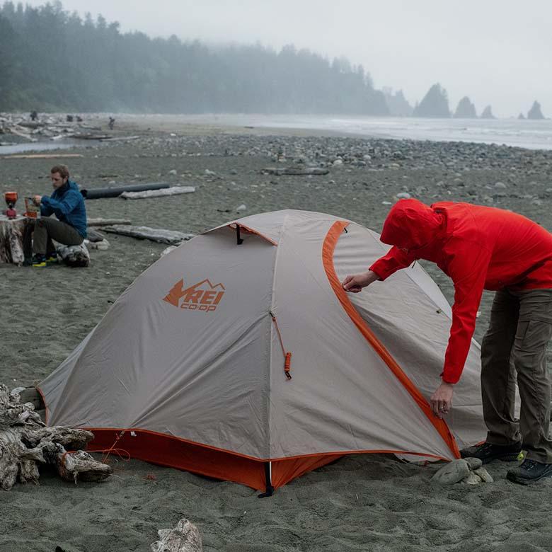 Budget backpacking tent (setting up REI tent on Olympic Coast)