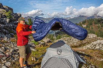 Enlightened Equipment Enigma 20 Quilt (setting up campsite)