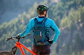 Mountain bike backpack (standing with Thule Vital 8)