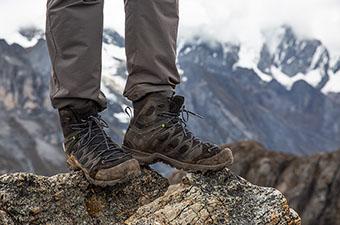 Salewa Mountain Trainer Lite Mid GTX hiking boot (standing on rock)