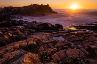 Sony 16-35mm f4 rocky beach photo